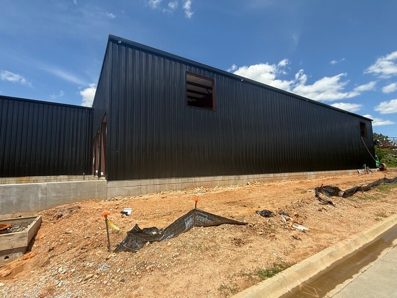 More Photos Of 595 Kawneer dr, Springdale Warehouse For Sale