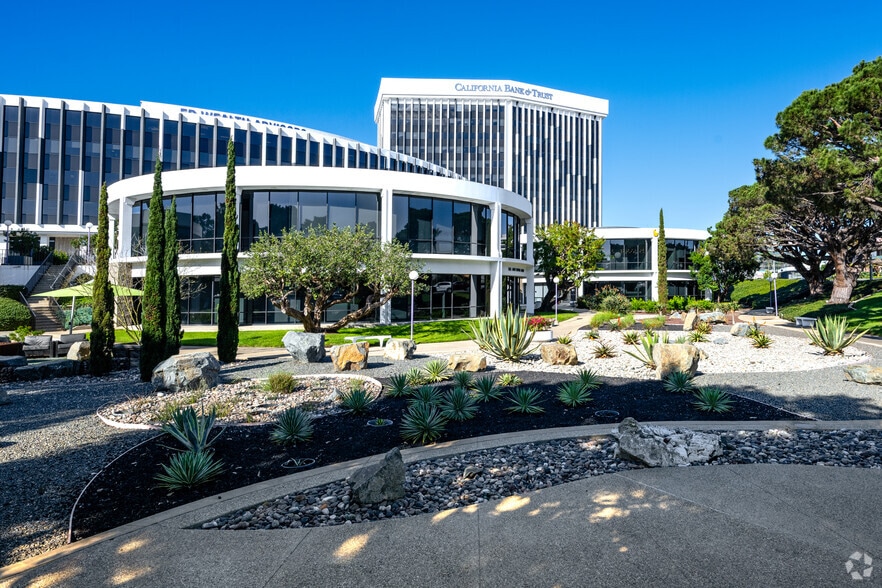 More Photos Of 21515 Hawthorne Blvd, Torrance Unknown For Lease