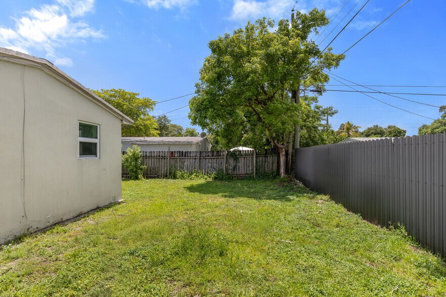 More Photos Of 5521 SW 34th St, Pembroke Park Multifamily For Sale