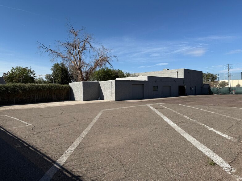 More Photos Of 10729 N 19th Ave, Phoenix Warehouse For Lease