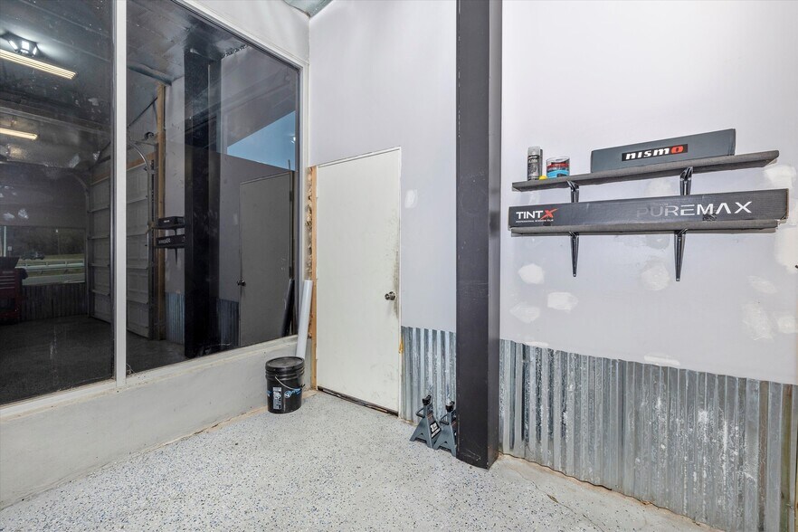 More Photos Of 9827 Hansonville Rd, Frederick Auto Repair For Sale