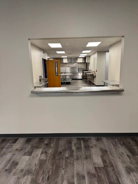 More Photos Of 4627 Dixie Hwy, Louisville Office For Sale