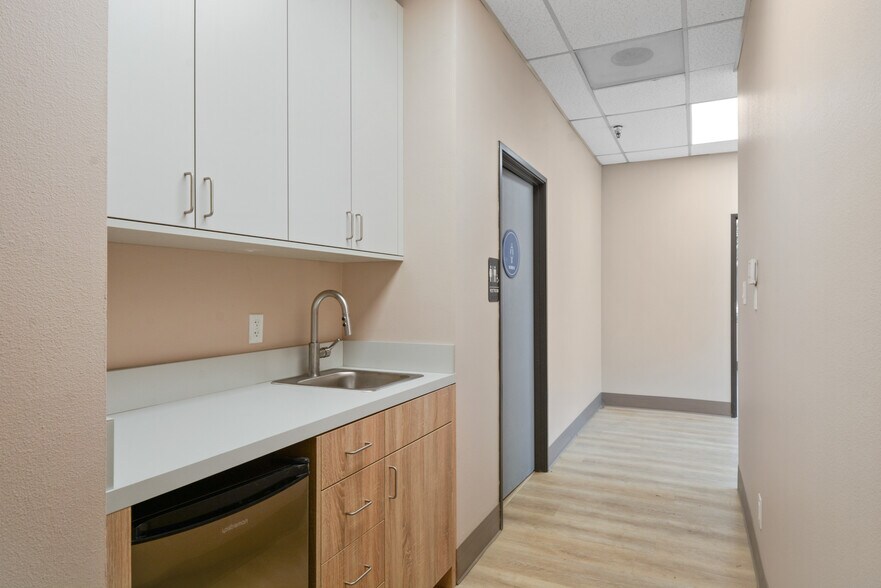 More Photos Of 2296 N Batavia St, Orange Warehouse For Sale