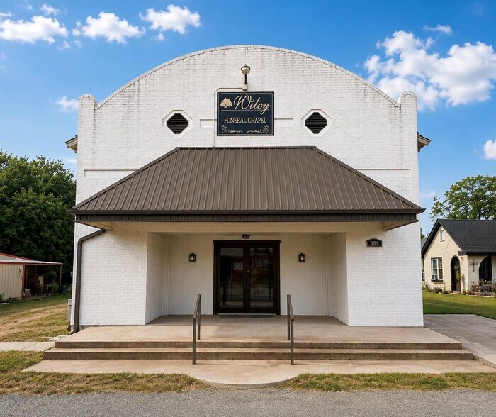 Primary Photo Of 108 E Lipan Dr, Lipan Storefront Retail Office For Sale