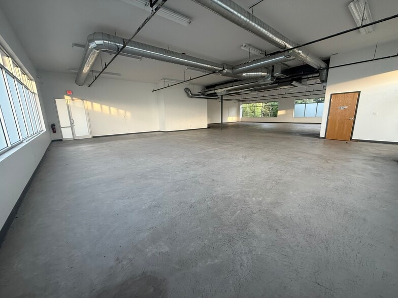 More Photos Of 900 S Milwaukee Ave, Vernon Hills Freestanding For Lease