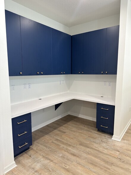 More Photos Of 10269 Mathog Rd,, Riverview Office For Sale