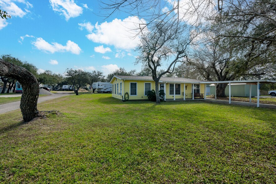 More Photos Of 3966 FM 1781, Rockport Specialty For Sale