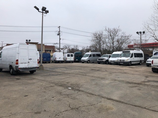 More Photos Of 25W261 Lake St, Roselle Auto Dealership For Sale