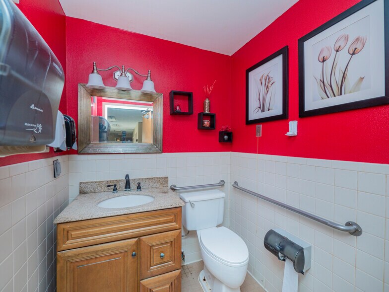 More Photos Of 700 Dyer St, Rockdale Healthcare For Sale