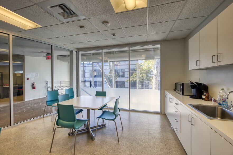 More Photos Of 2007 O St, Sacramento Office For Lease