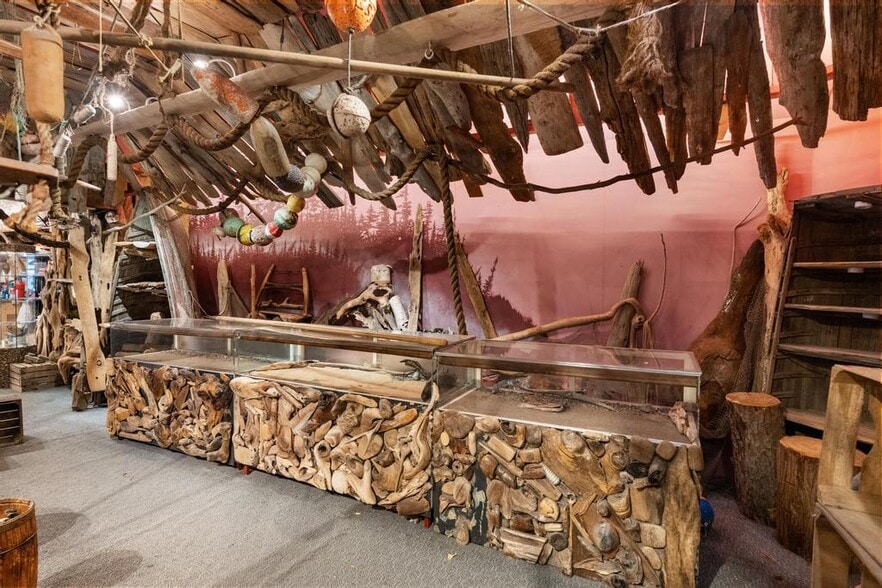 More Photos Of 311 E Central Ave, Mackinaw City Storefront For Sale