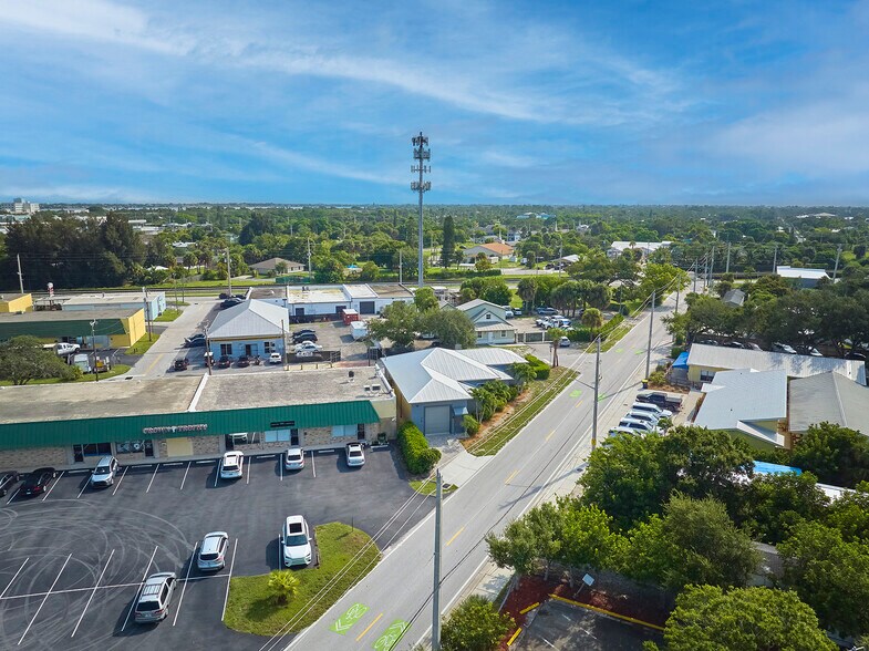 More Photos Of 319 SE Florida St, Stuart Warehouse For Sale