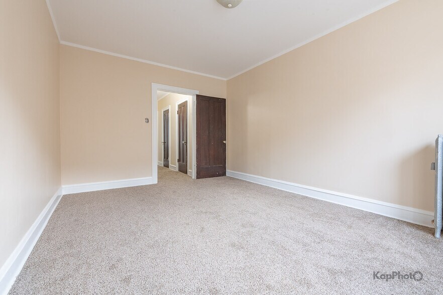 More Photos Of 2250-2258 W Rosemont Ave, Chicago Apartments For Sale