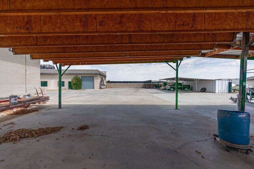 More Photos Of 39126-39130 3rd St E, Palmdale Service For Sale