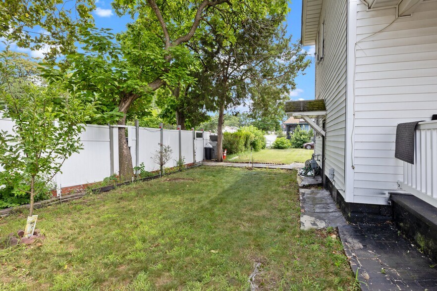 More Photos Of 600 W Broad St, Paulsboro Specialty For Sale