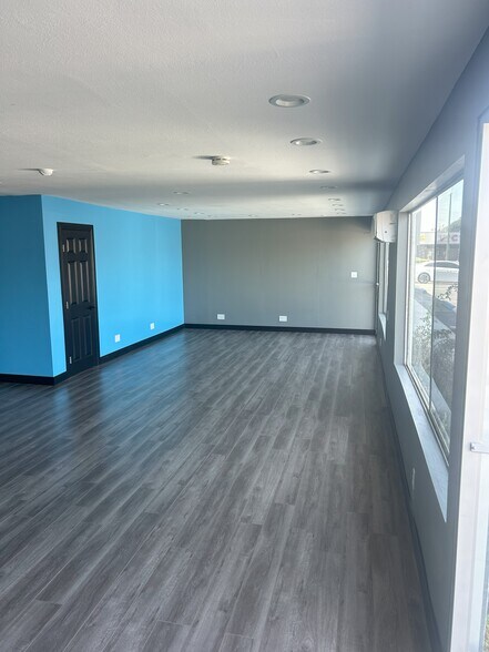 More Photos Of 1525 W Chapman Ave, Orange Showroom For Lease