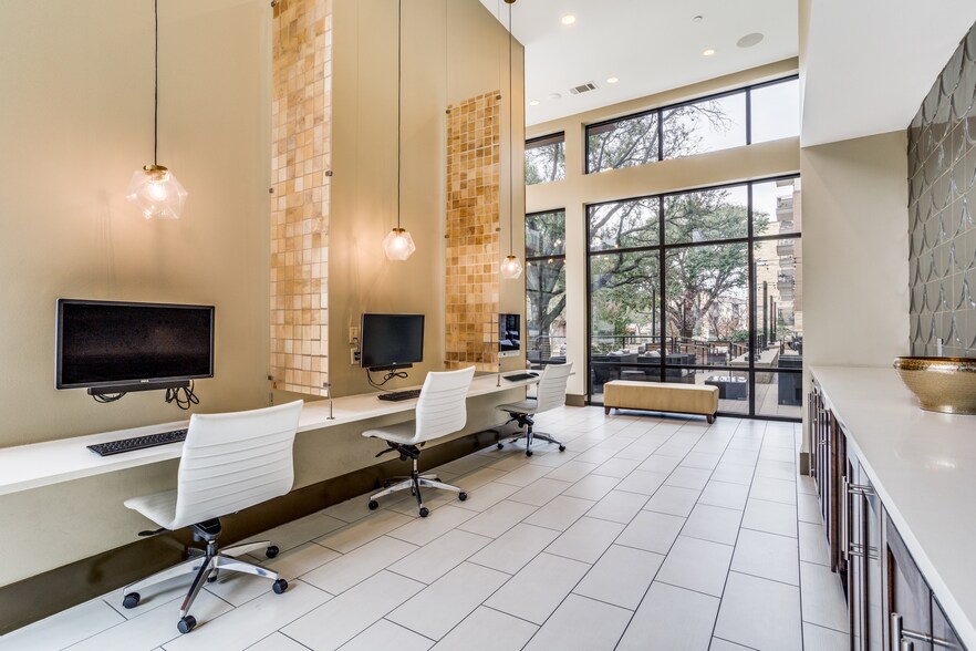 More Photos Of 4646 Amesbury Dr, Dallas Apartments For Lease
