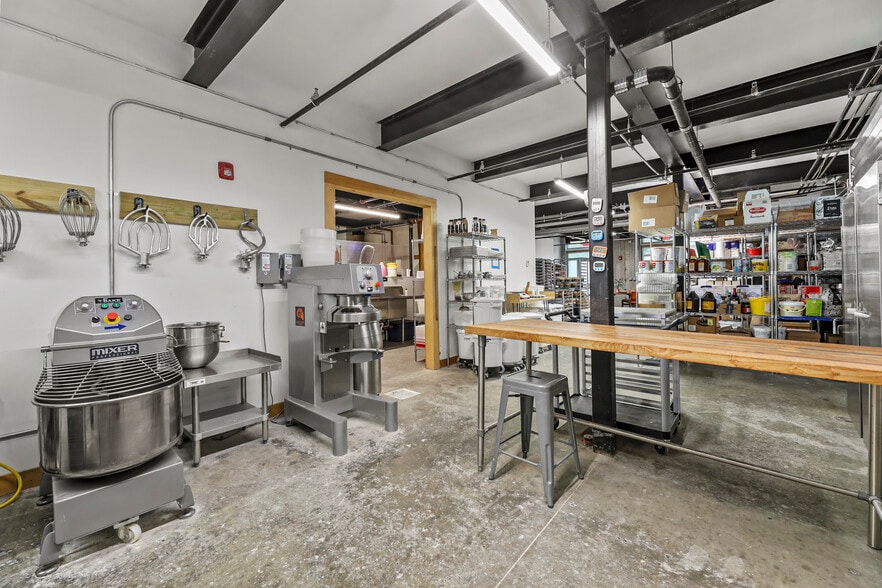 More Photos Of 198 Main St, Great Barrington Freestanding For Sale