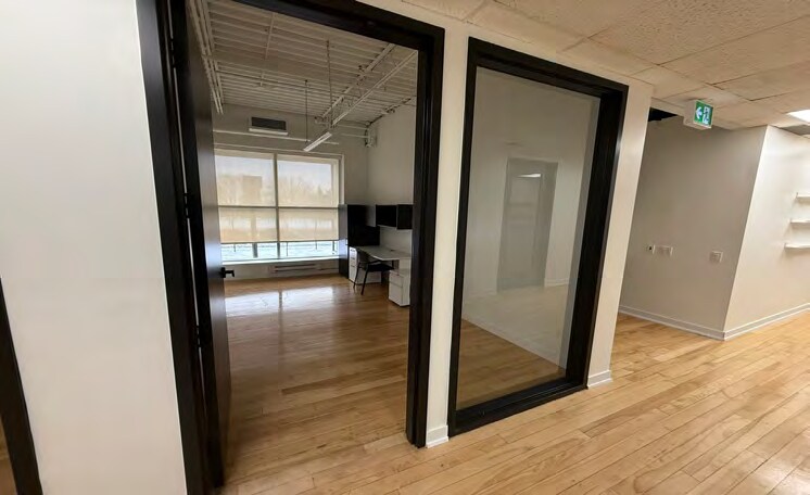 More Photos Of 21-23 Kodiak Cres, Toronto Warehouse For Lease
