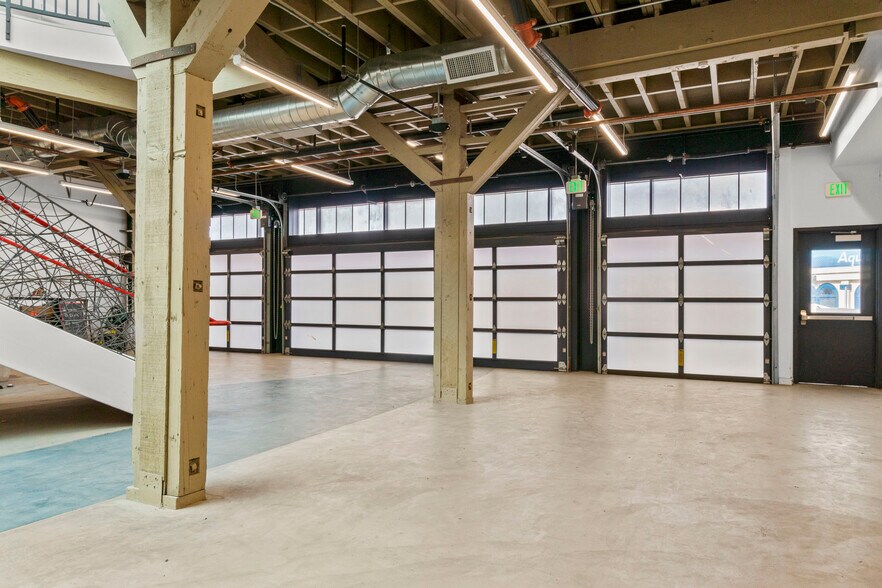 More Photos Of 1605 Ocean Front Walk, Santa Monica Storefront For Lease