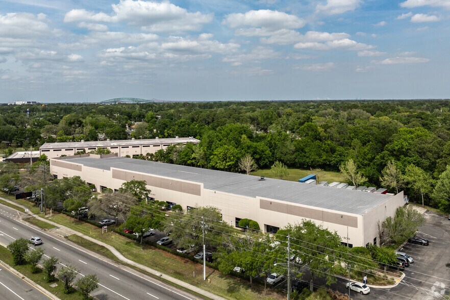 More Photos Of 4051 Philips Hwy, Jacksonville Light Distribution For Lease