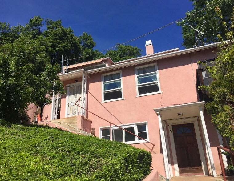 More Photos Of 3901 De Longpre Ave, Los Angeles Apartments For Sale