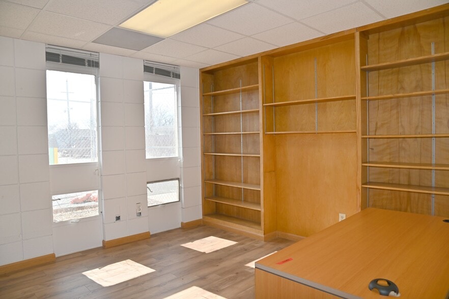 More Photos Of 7375 Samuel Dr, Denver Specialty For Sale