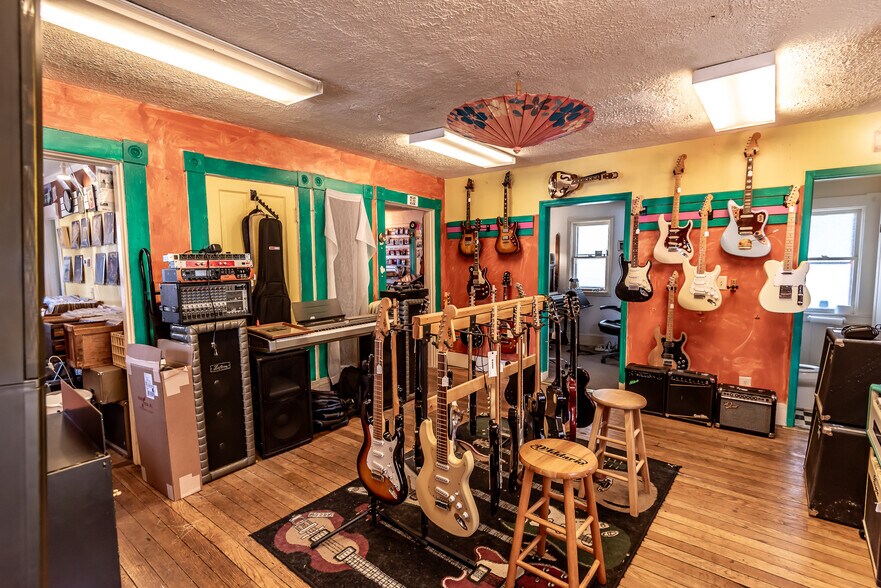 More Photos Of 198 S Main St, Waynesville Storefront For Sale