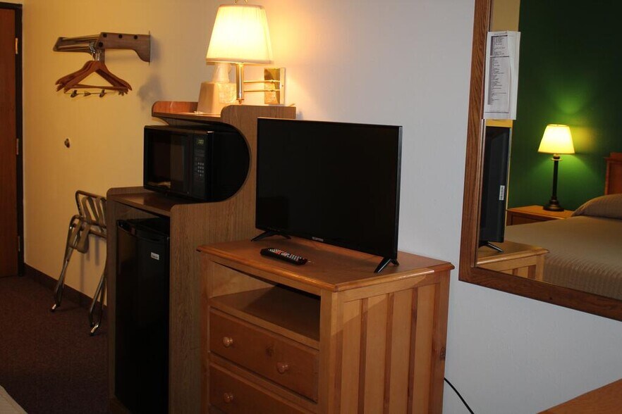 More Photos Of 427 2nd Avenue NW, Wibaux Hotel For Sale