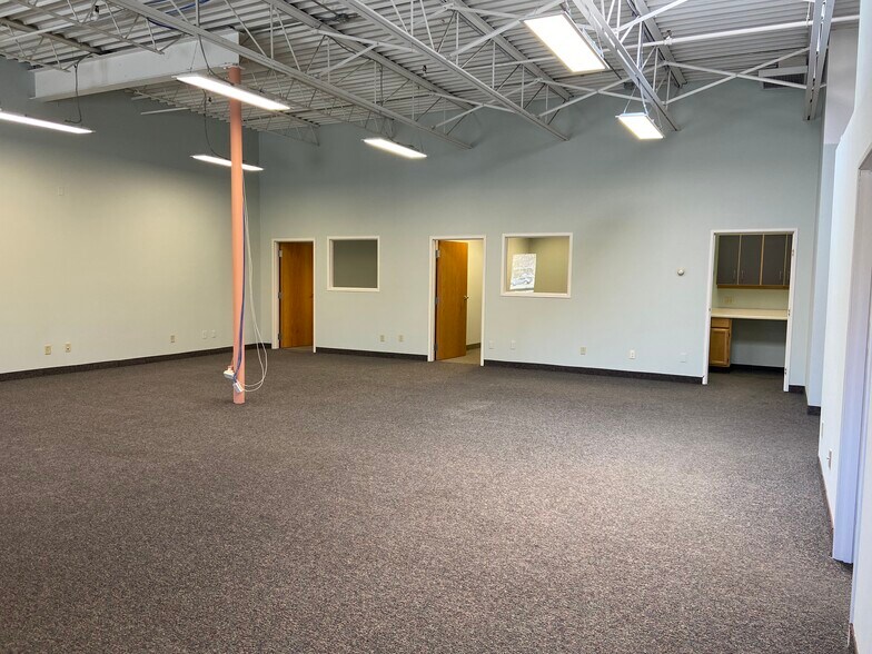 More Photos Of 2300-2340 Myrtle Ave, Saint Paul Flex For Sale