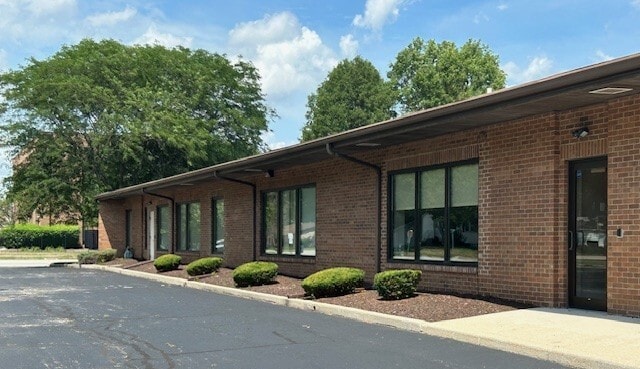 More Photos Of 955 175th St, Homewood Office For Sale