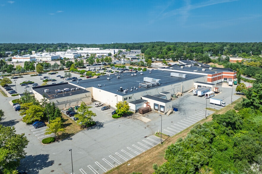 More Photos Of 1 Faunce Corner Rd, Dartmouth Unknown For Lease