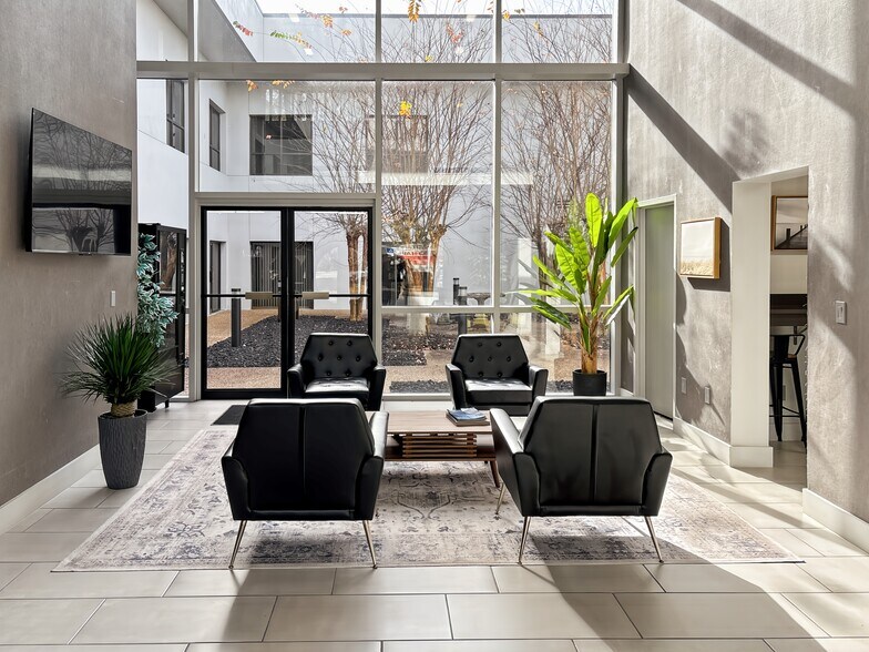 More Photos Of 4110 Southpoint Blvd, Jacksonville Coworking Space