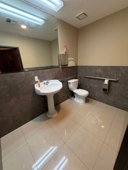 More Photos Of 301-311 W Civic Center Dr, Santa Ana Office For Lease