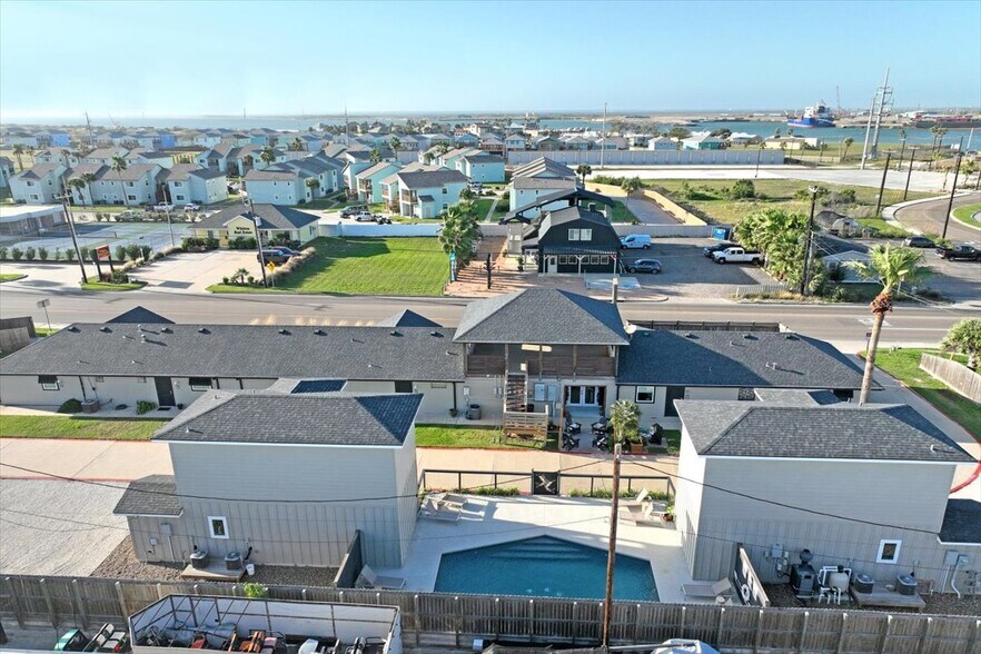 More Photos Of 121 Cut Off Rd, Port Aransas Office For Sale