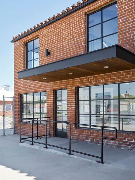 More Photos Of 3626 W Jefferson Blvd, Los Angeles Loft Creative Space For Lease