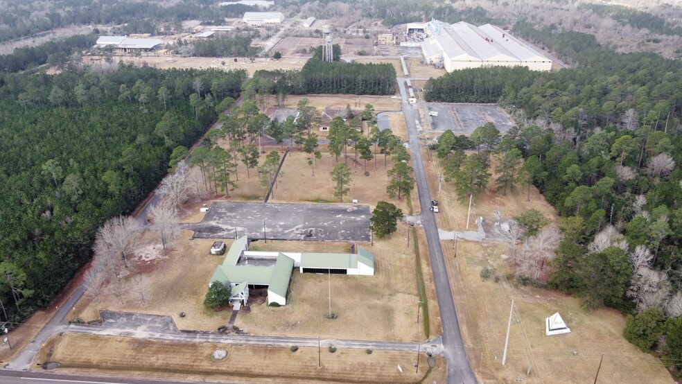 More Photos Of 735 FM 92 S, Silsbee Warehouse For Lease