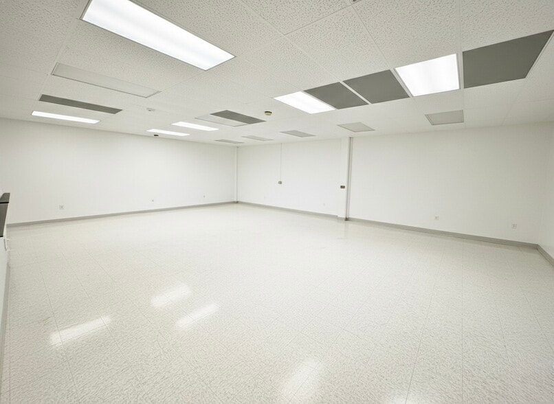 More Photos Of 797 San Antonio Rd, Palo Alto Research And Development For Lease