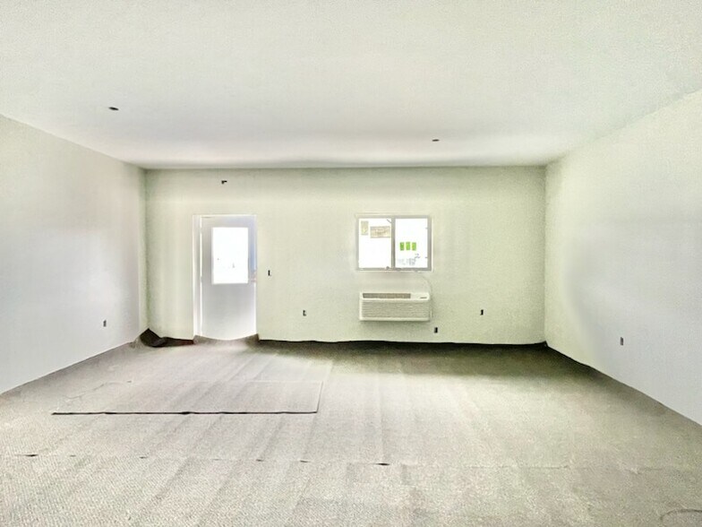 More Photos Of 8215 Taney Pl, Merrillville Warehouse For Lease