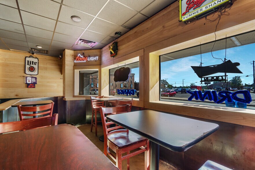 More Photos Of 631 S Broadway St, Menomonie Bar For Sale