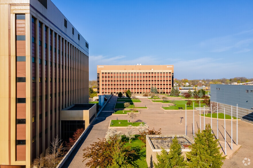 More Photos Of 31 E Judson St, Pontiac Unknown For Lease