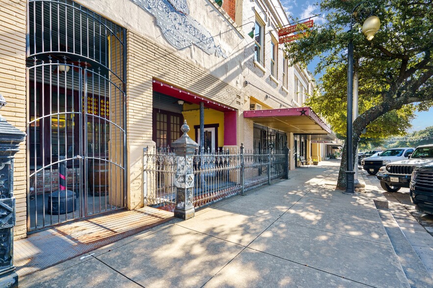 Primary Photo Of 107 S Beaton St, Corsicana Storefront For Sale