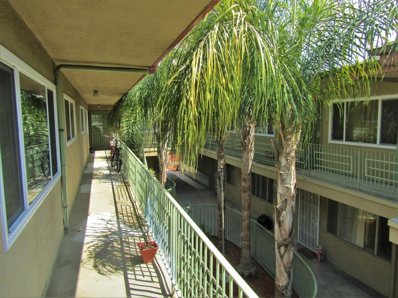 Primary Photo Of 1929 Arlington Ave, Los Angeles Apartments For Sale