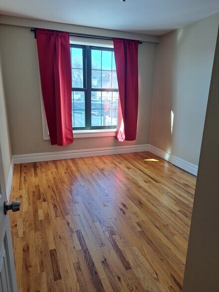 More Photos Of 520-528 Bay St, Staten Island Apartments For Lease