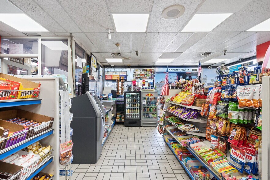 More Photos Of 5560 Van Nuys Blvd, Sherman Oaks Service Station For Sale