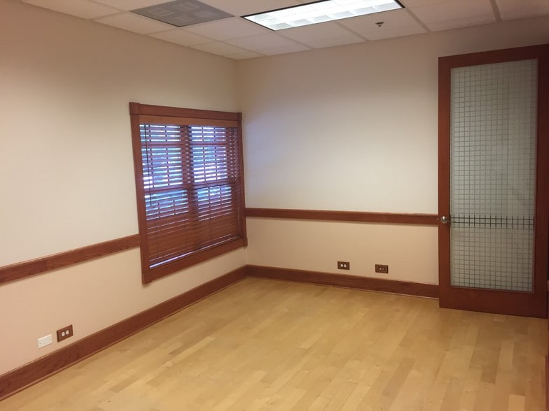 More Photos Of 1421-1431 McHenry Rd, Buffalo Grove Office For Sale