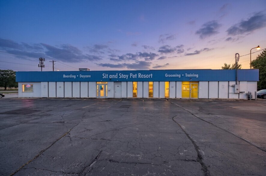 Primary Photo Of 1279 E Mason St, Green Bay Storefront For Sale