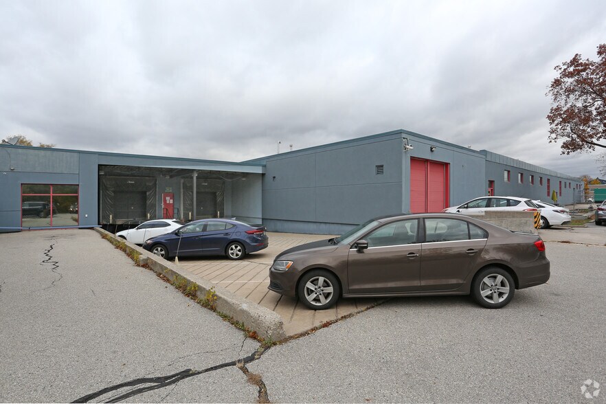 More Photos Of 33 Kern Rd, Toronto Light Distribution For Sale