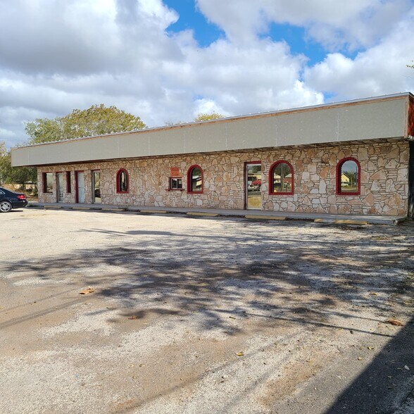 Primary Photo Of 2200-2204 S WW White Rd, San Antonio Restaurant For Lease