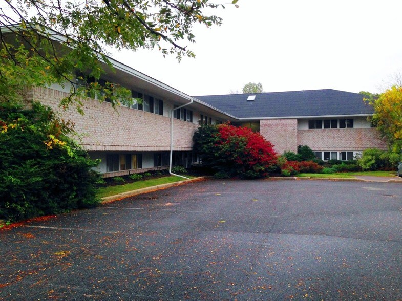 More Photos Of 366 Veterans Memorial Hwy, Commack Office For Lease